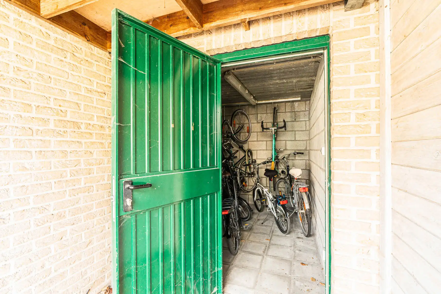 Ontzettend ruim en lichtrijk duplex-appartement incl garagebox foto 23