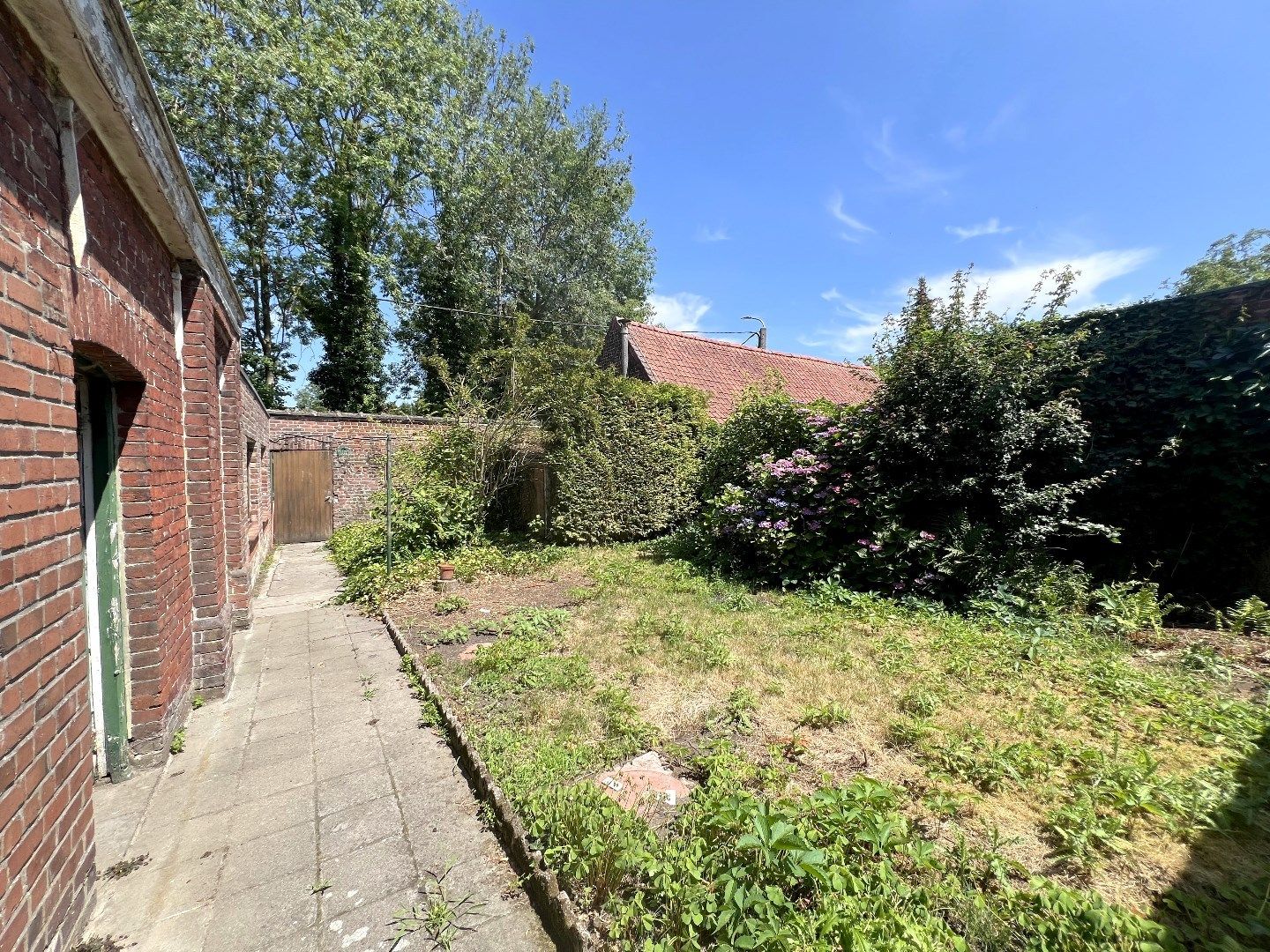 Karaktervolle burgerwoning met 3 slaapkamers, 2 garages en een mooi stukje tuin te koop in Rollegem foto 23