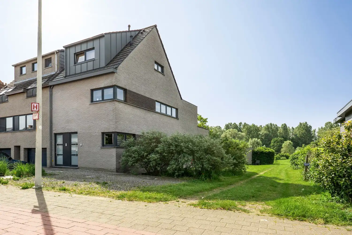 Ruim, energiezuinig appartement met souterrain, 4 slaapkamers, tuin en aanhorende grond in Wijnegem! foto 6