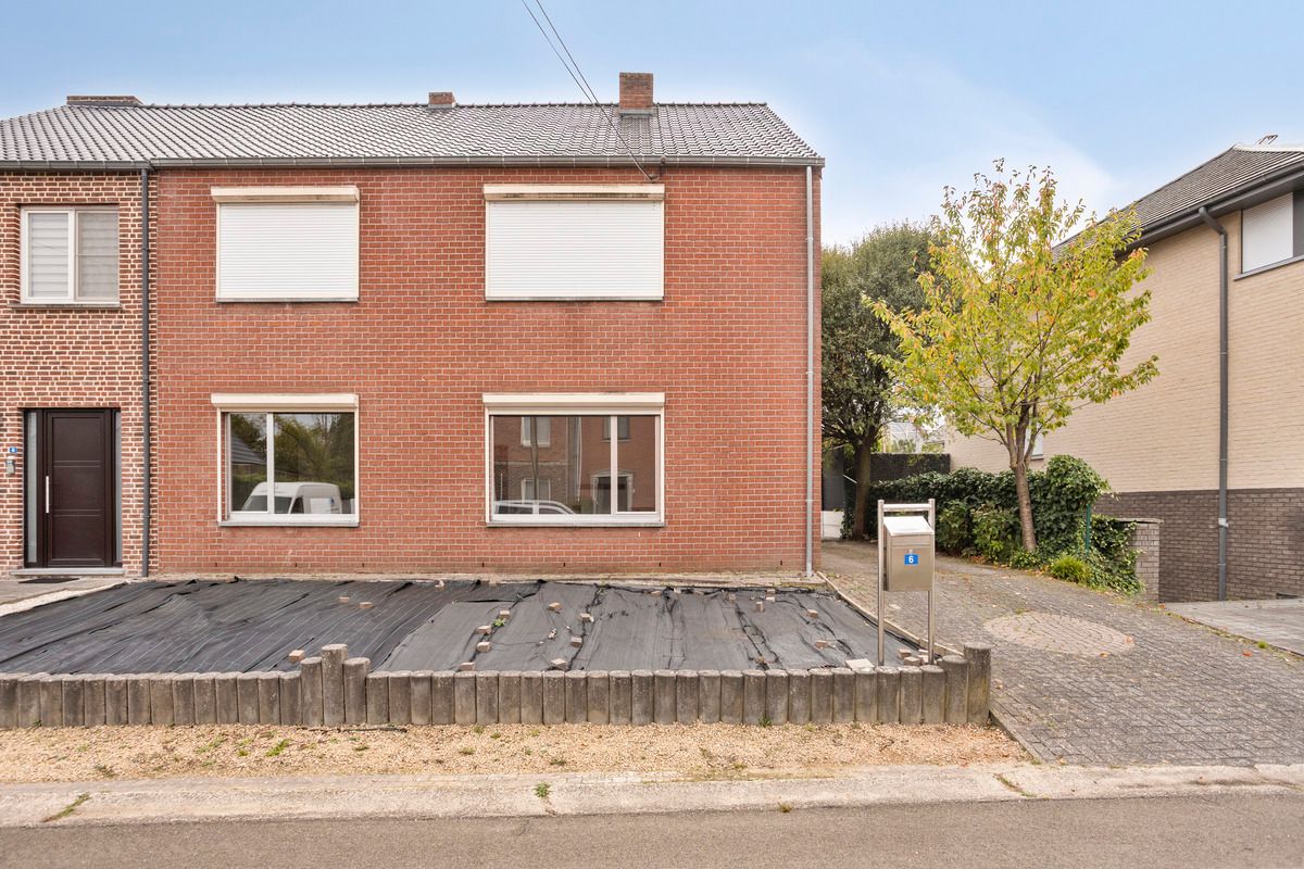 Te renoveren halfopen woning op een rustige locatie foto 2