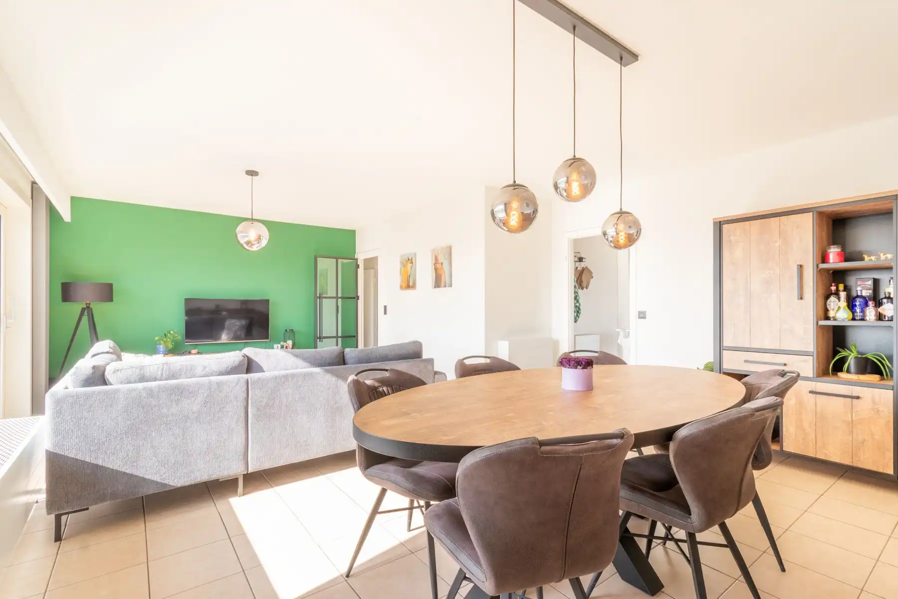 Licht en ruim appartement met prachtig uitzicht foto {{pictureIndex}}