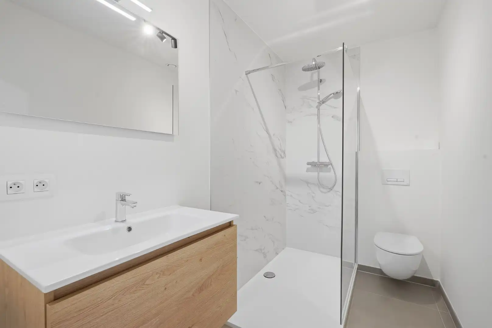 Nieuwbouwappartement met 1 slaapkamer en bovengrondse staanplaats te huur in Oudenburg! foto 5
