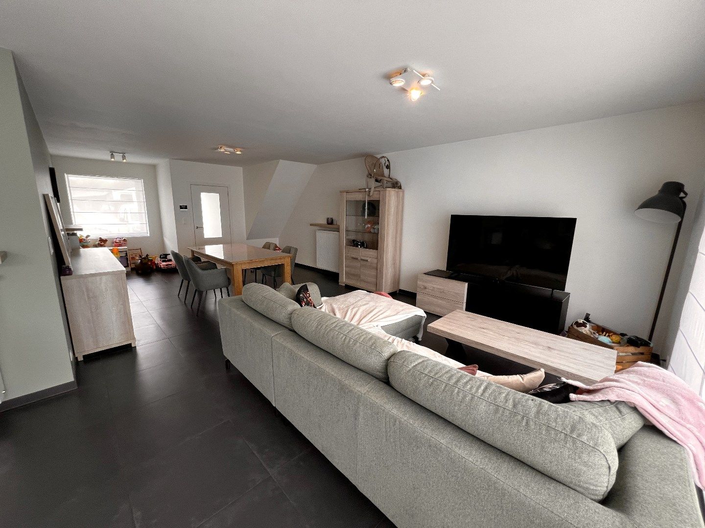 HALFOPEN WONING MET 3 SLAAPKAMERS, TUIN EN POLYVALENTE RUIMTE foto 6