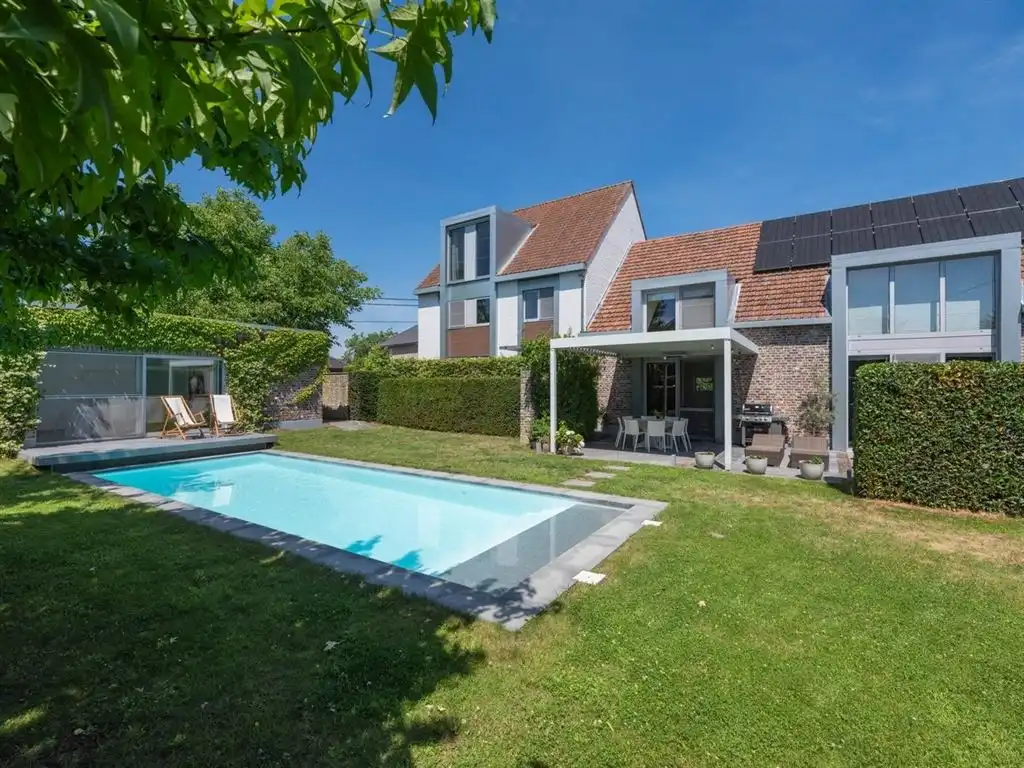 Unieke karakterhoeve met loftsfeer, design, verwarmd zwembad & poolhouse foto {{pictureIndex}}