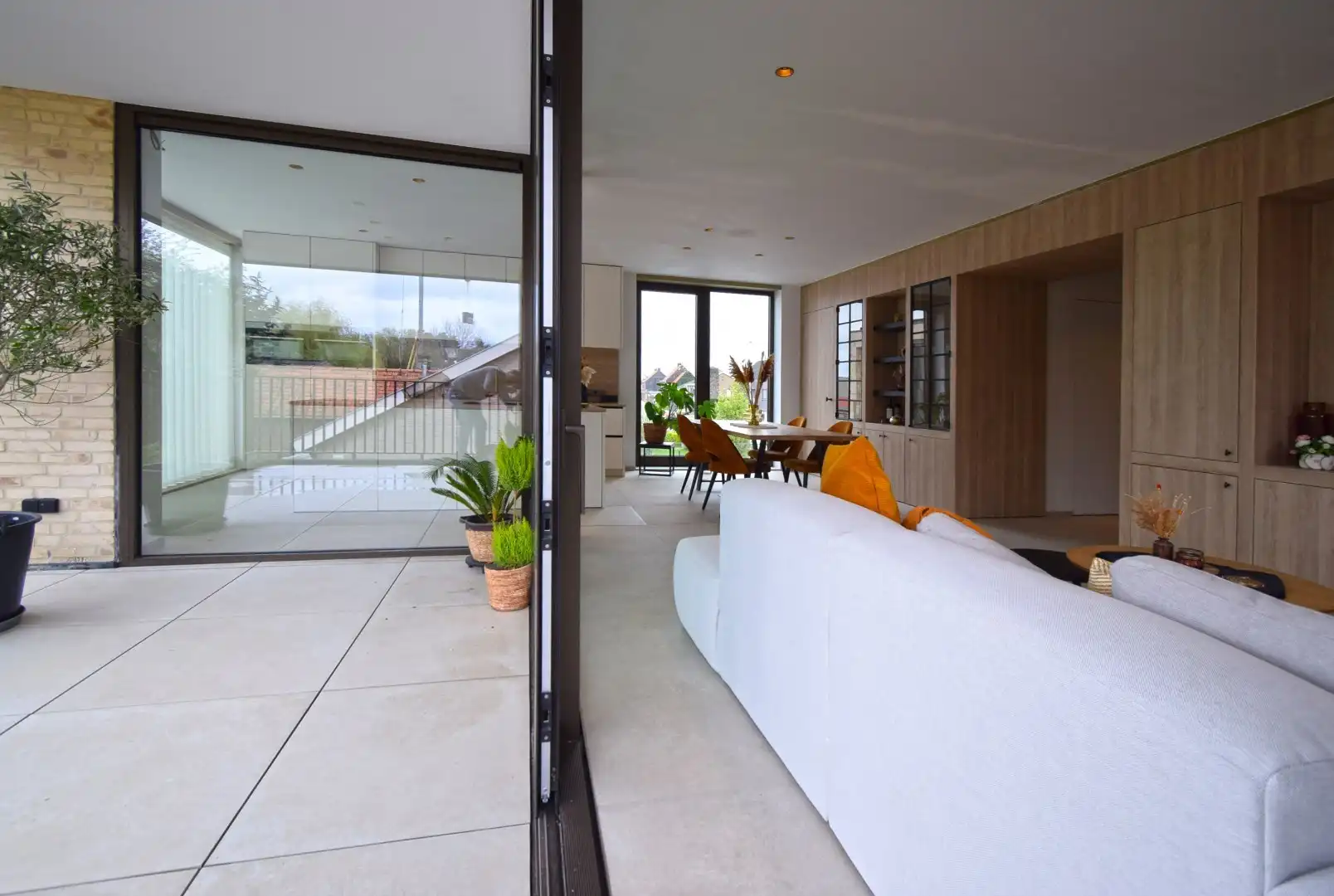 Hoogstaand en eigentijds twee slaapkamer appartement foto 3