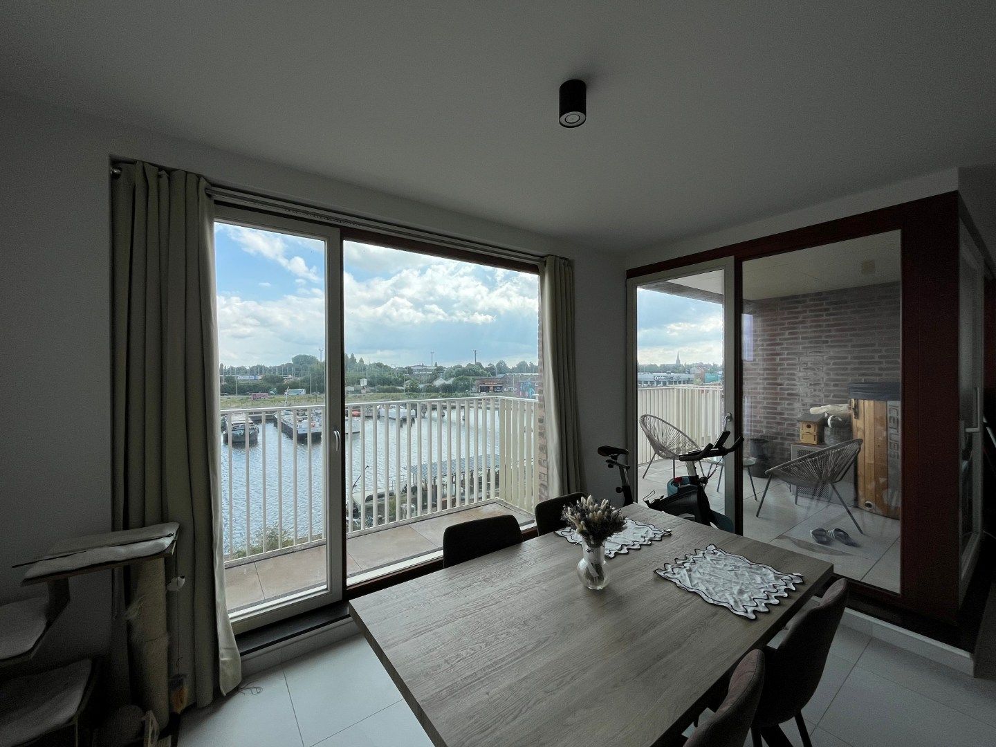 Stijlvol nieuwbouwappartement met uniek zicht – Gentse Dokken foto 4