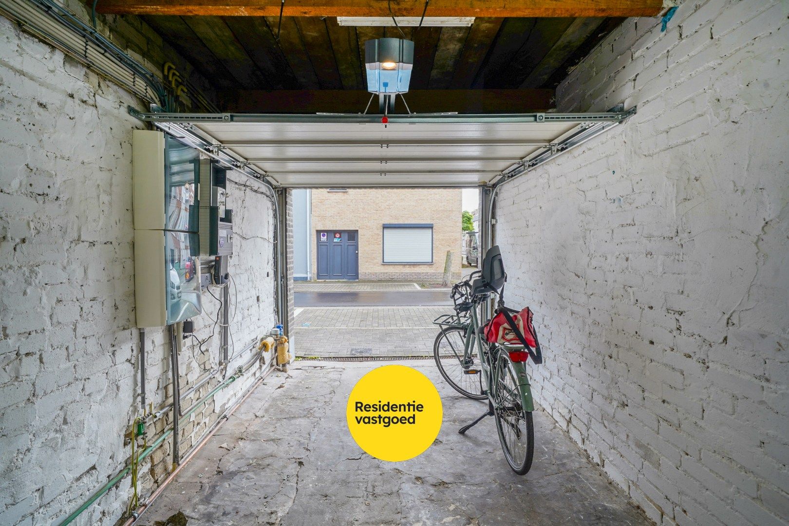 Instapklare woning met garage en tuin te Bredene foto 23