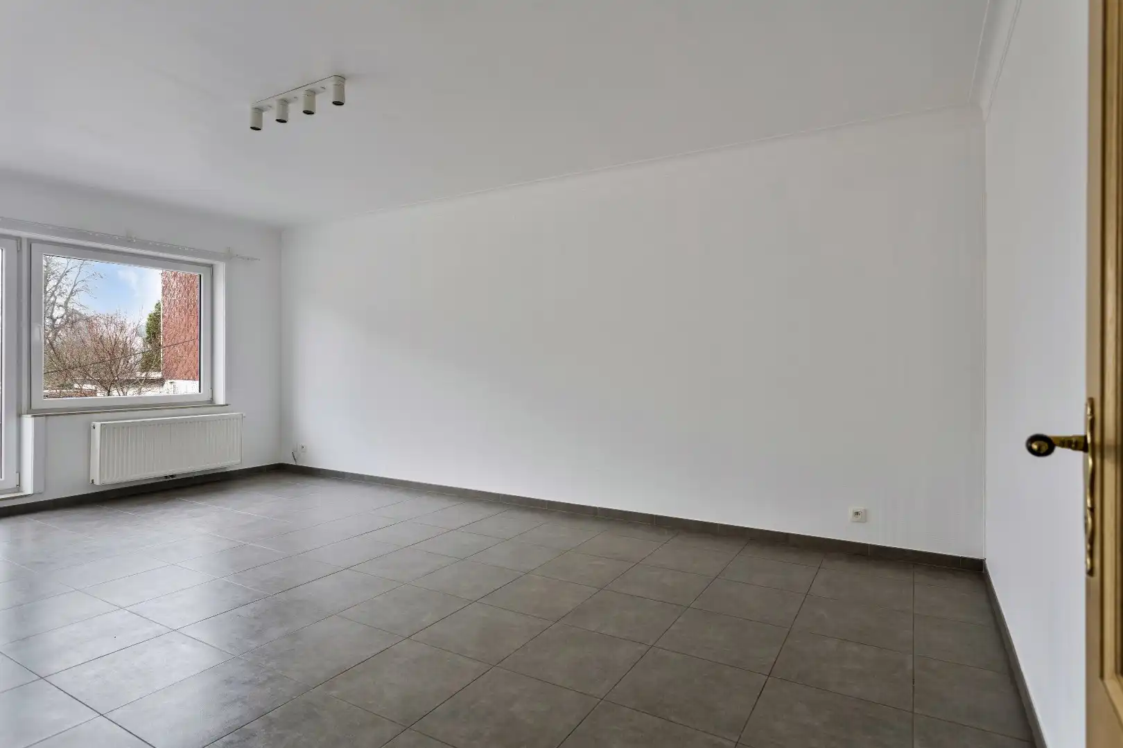 Ruim appartement 2 slpks, balkon en garage foto 4