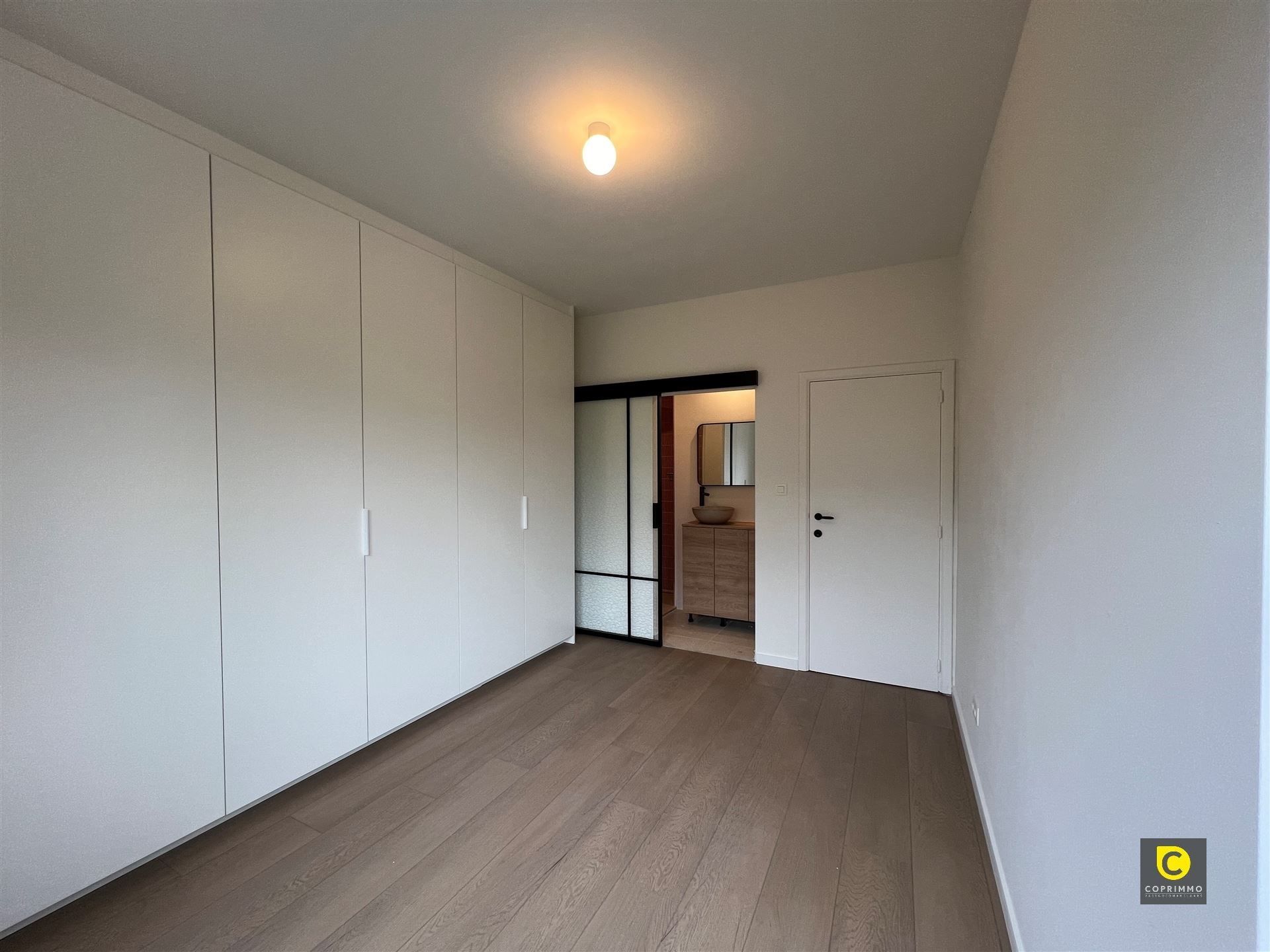 Gerenoveerd 2-slk appartement op toplocatie!  foto 4