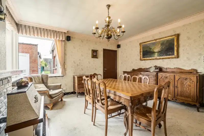 Ruime halfopen woning met potentieel foto 3