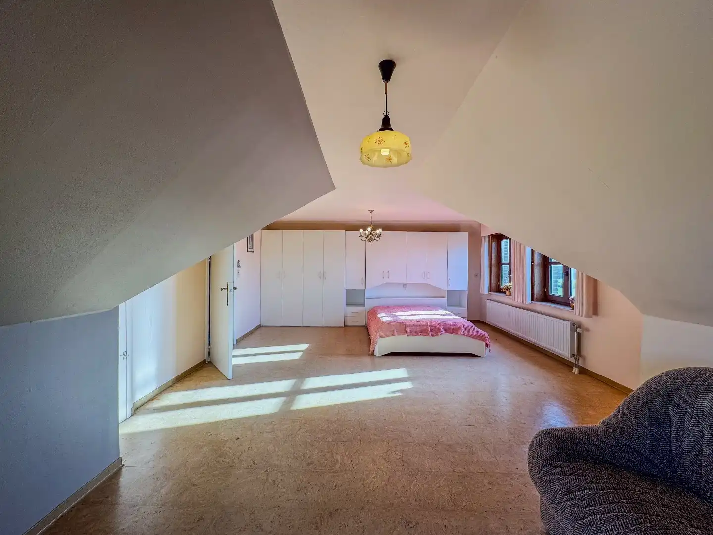 Ruime villa met 3 slaapkamers, ruime garage en tuin. foto 18