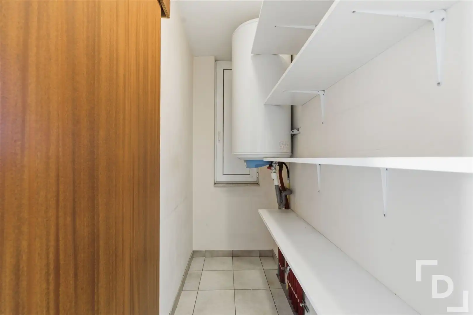 Ruim appartement met 3 slaapkamers en garage te koop in de groene omgeving van Ieper. foto 7