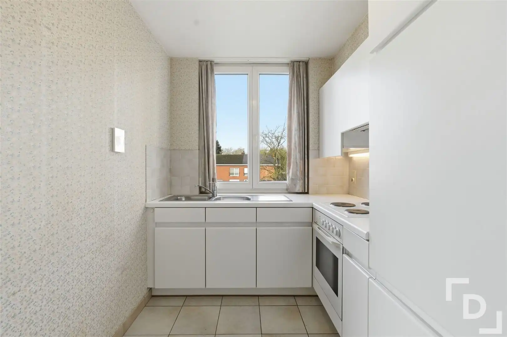 Ruim appartement met 3 slaapkamers en garage te koop in de groene omgeving van Ieper. foto 7