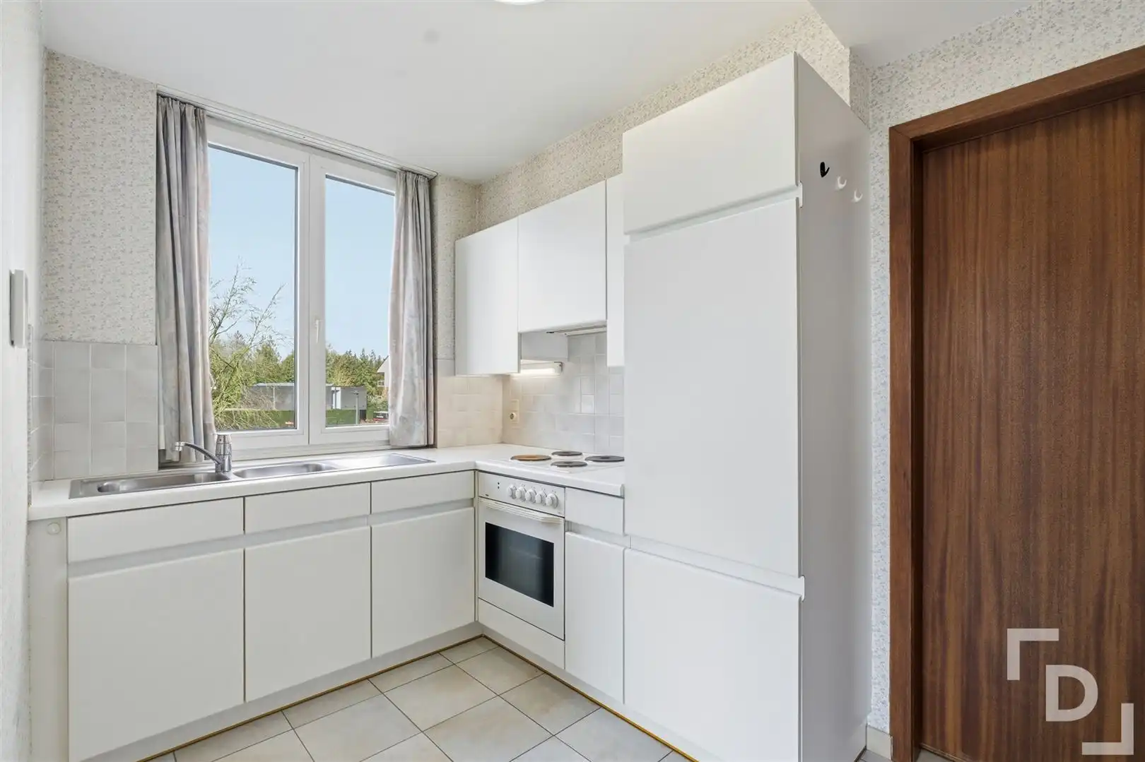 Ruim appartement met 3 slaapkamers en garage te koop in de groene omgeving van Ieper. foto 7