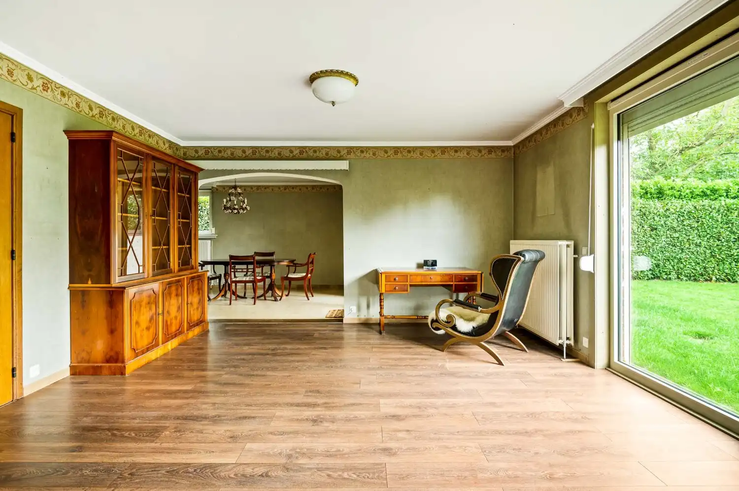 Charmante gezinswoning met 4 slaapkamers, dubbele oprit en zonnige tuin in Wijnegem foto 9