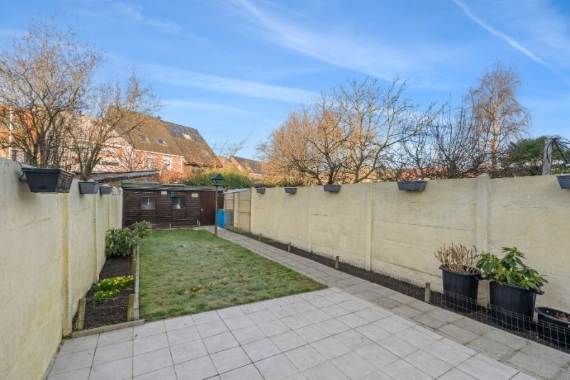 Ruime woning met 4 slaapkamers en tuin foto 2