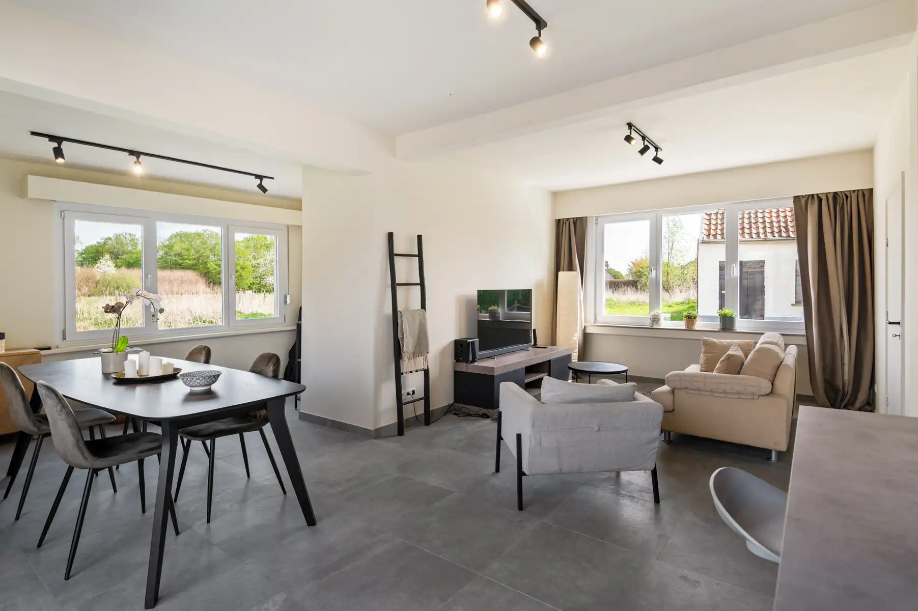 Gerenoveerde halfopen bebouwing nabij het centrum van Lier. foto 3