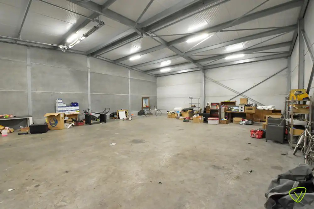 Instapklaar magazijn nabij de Dorpskern van Watervliet met ruime inrijpoort foto 4