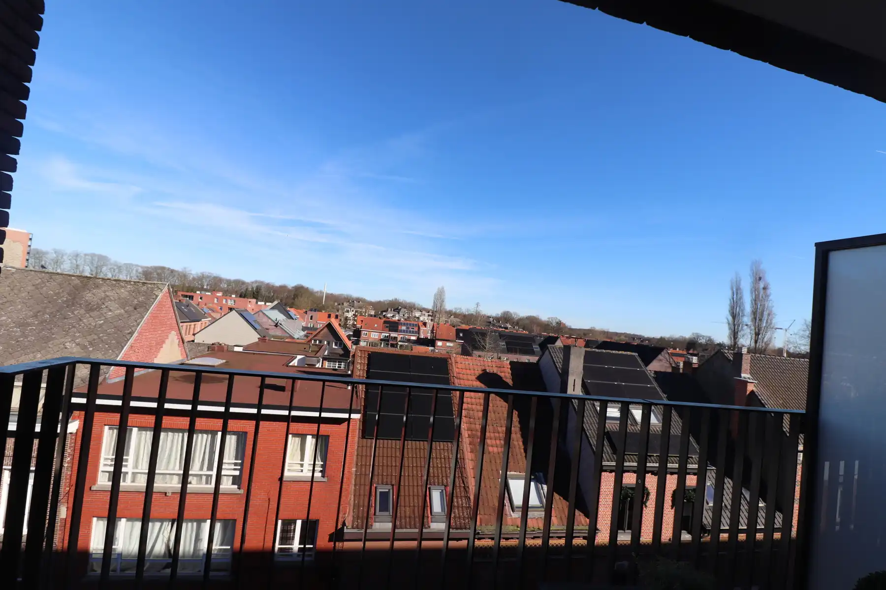 Studio op de dakverdieping met lift,  terras en kelderberging. foto 11