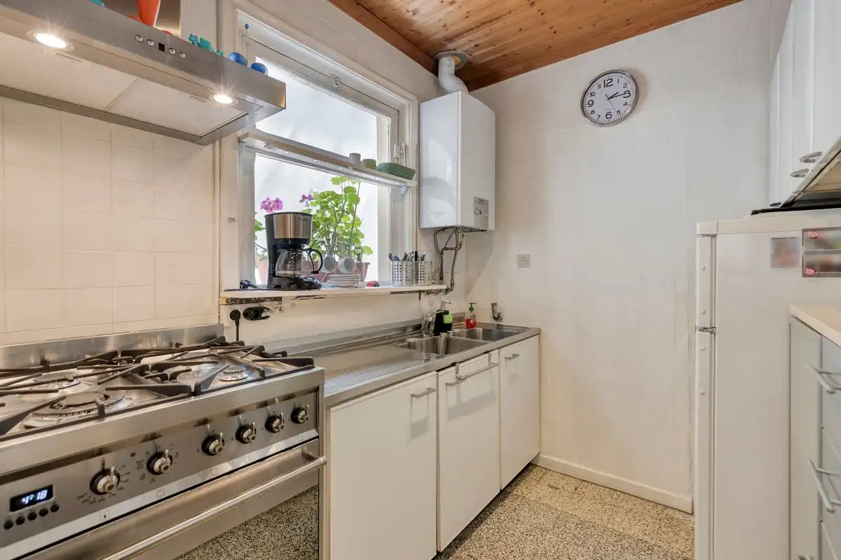 Te renoveren burgerhuis met charmante elementen en stadstuin foto 7