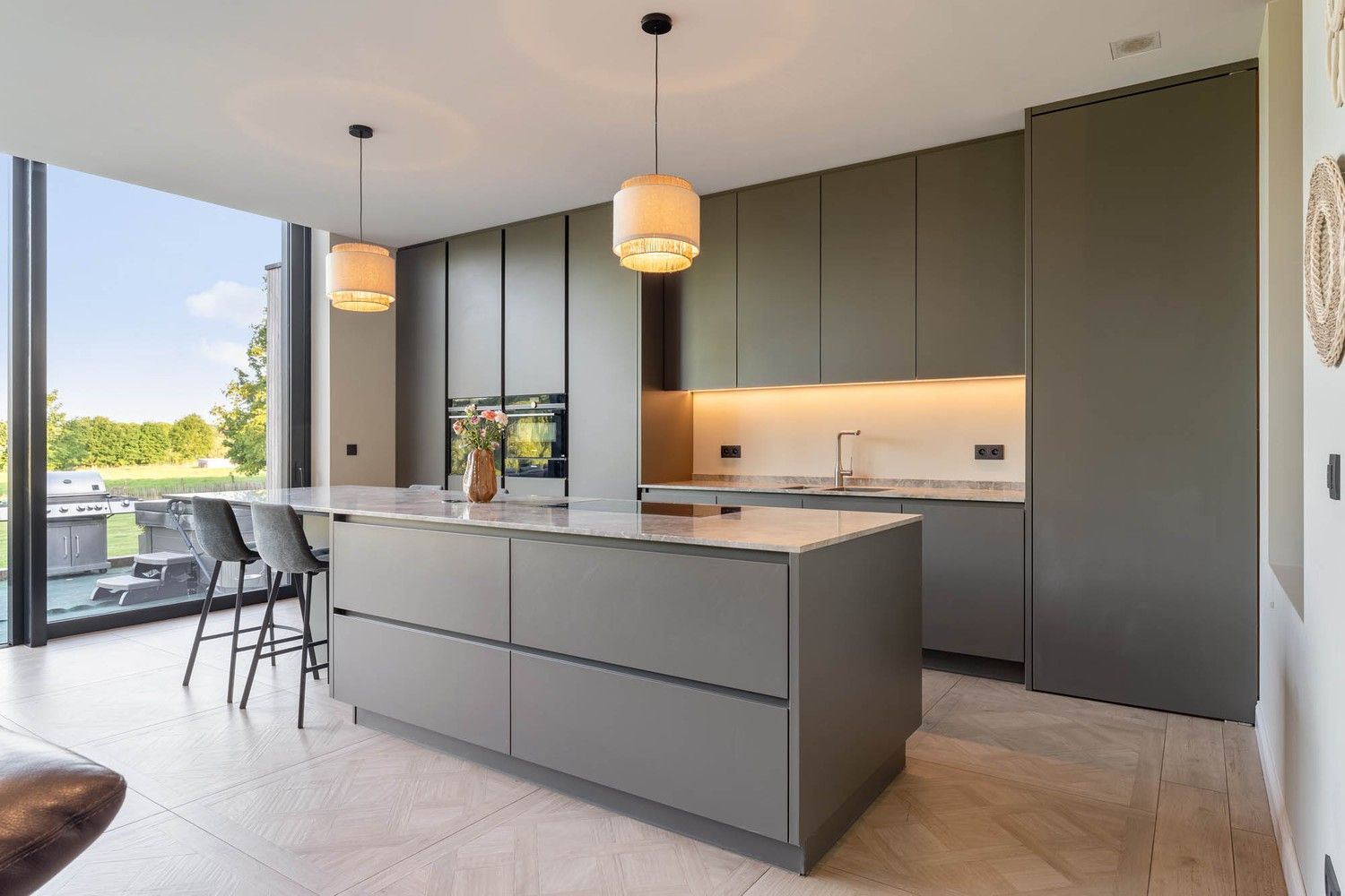 Karaktervol herenhuis met modern comfort in een groene, landelijke setting foto 17