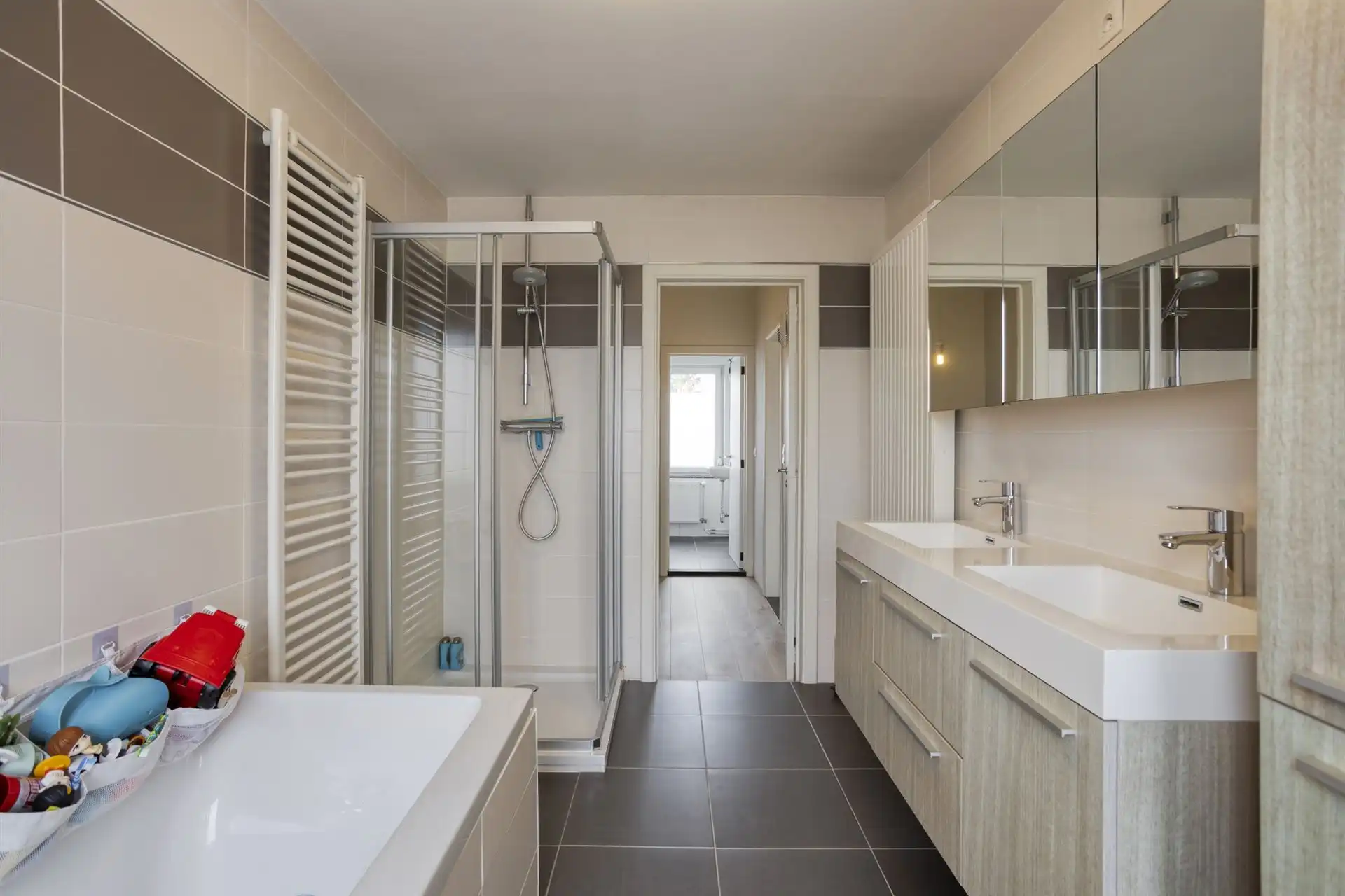 Halfopen bebouwing met 2 (mog. 3) slaapkamers en garage.  foto 11