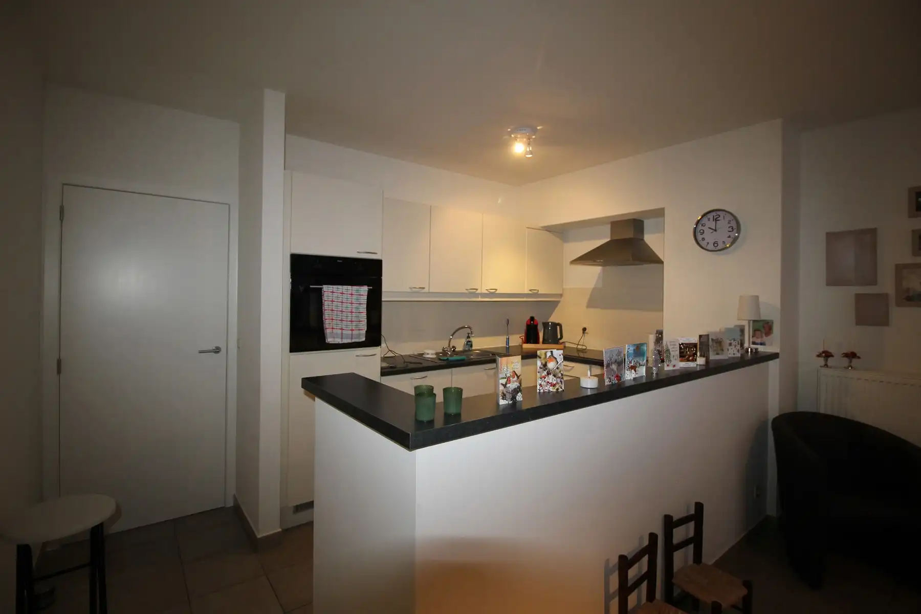 Recent appartement op de benedenverdieping met tuin en garage. foto 4