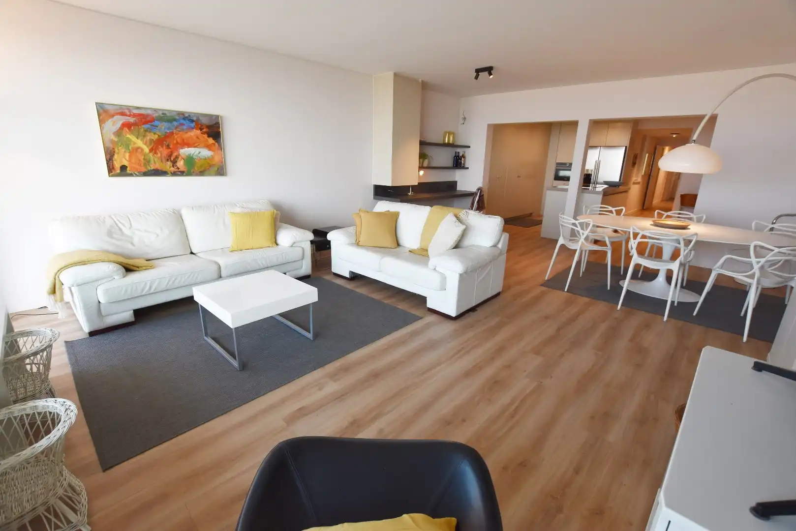 Gemeubeld appartement, in de gerenommeerde residentie “Globe”, prachtig gelegen op de Zeedijk in het Zoute foto 4