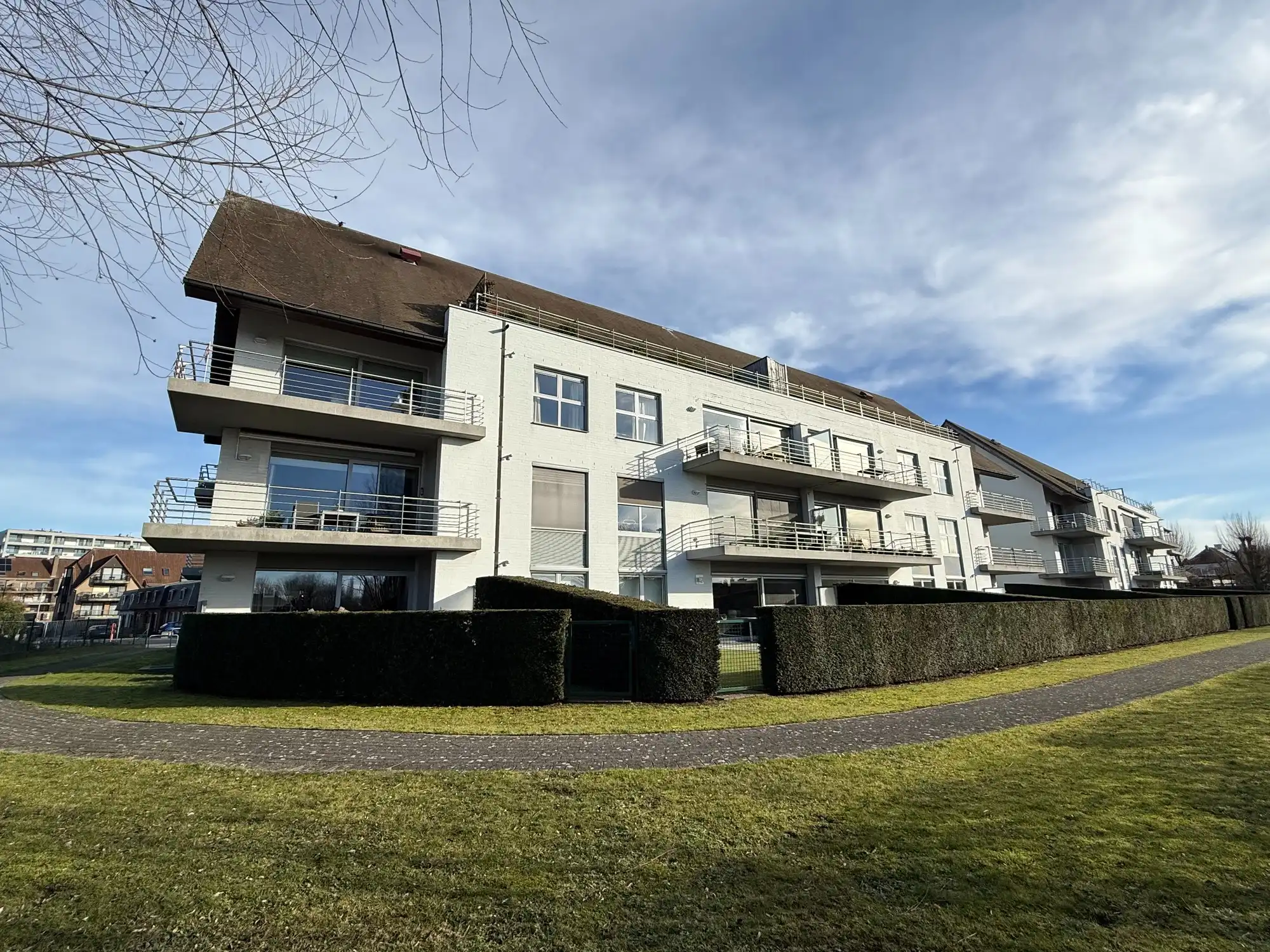 Perfect onderhouden instapklaar gelijkvloers appartement met tuintje | Potegemstraat foto {{pictureIndex}}