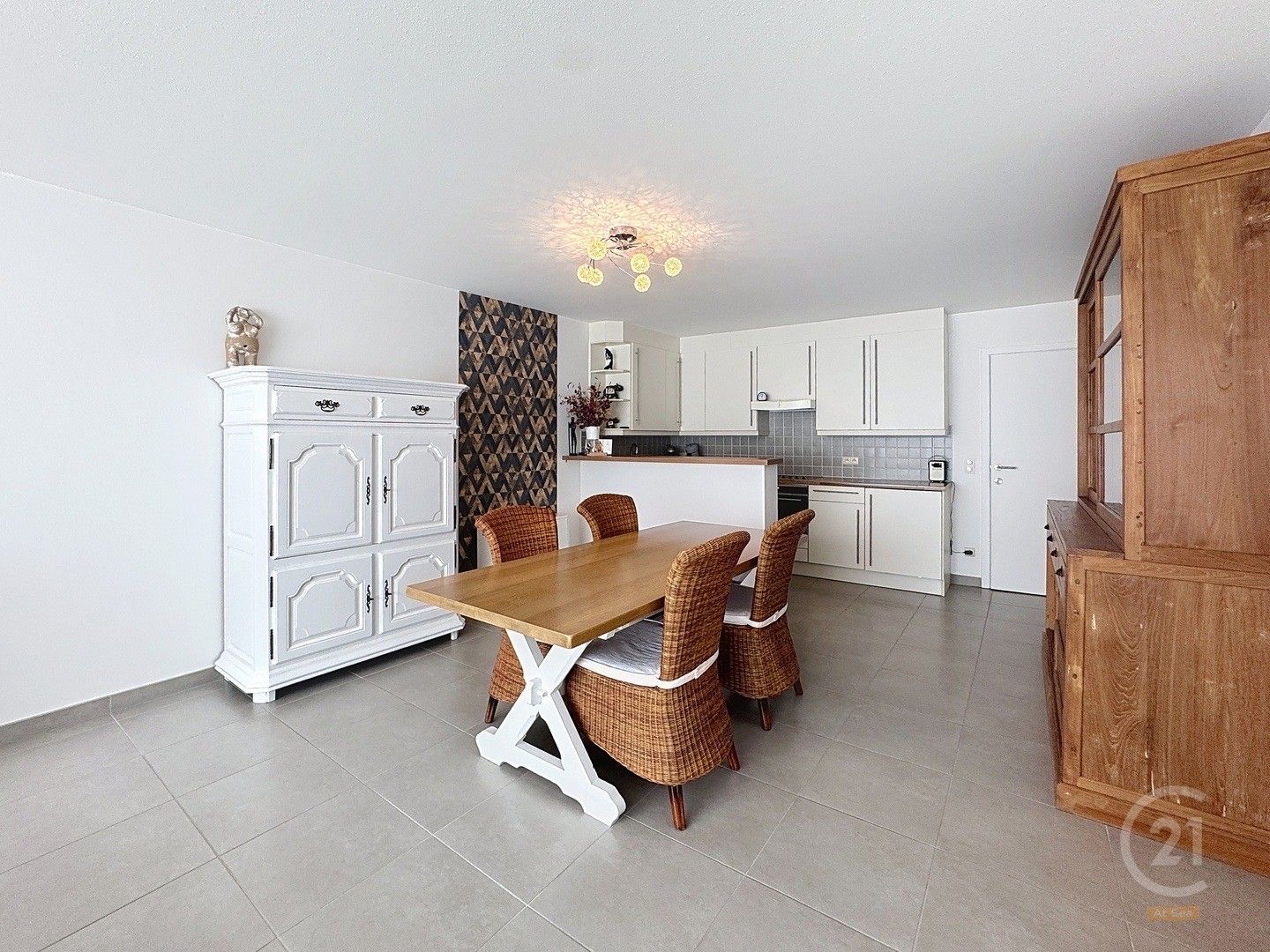 Instapklaar appartement met terras in Oostende foto 3