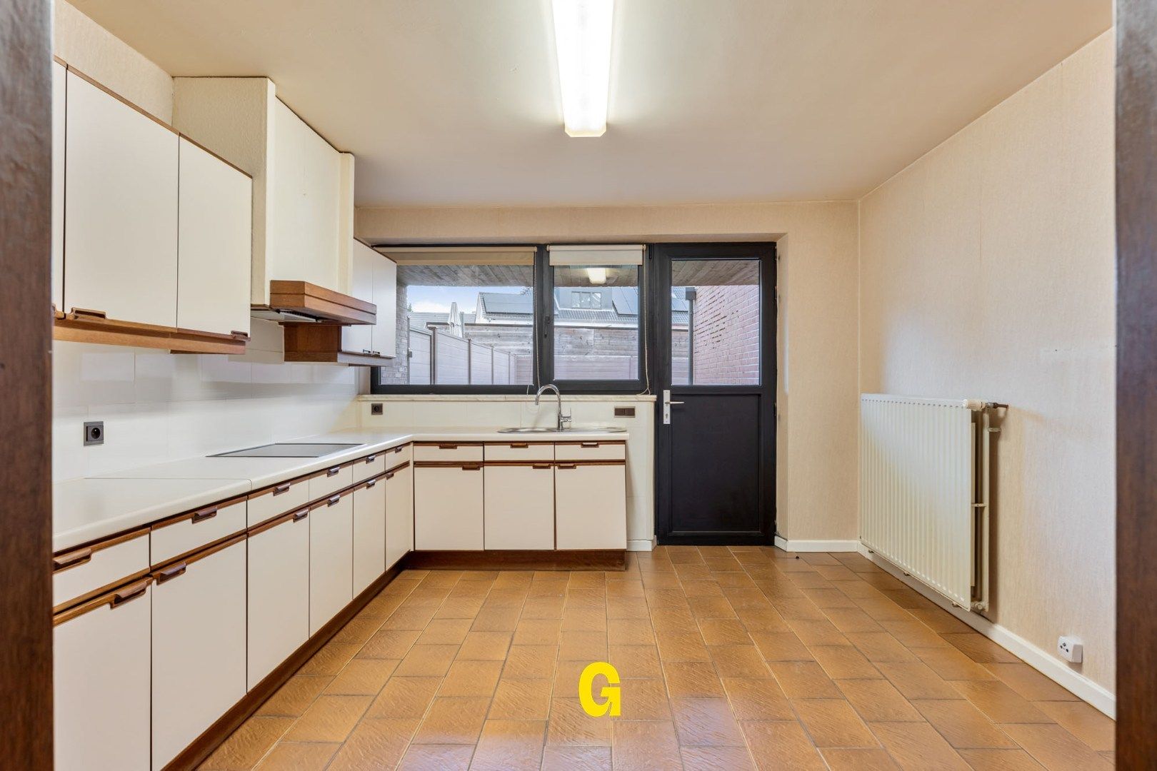 Op te frissen 3-slaapkamer appartement (124 m²) met terras, tuin en garage op wandelafstand van het centrum foto 14