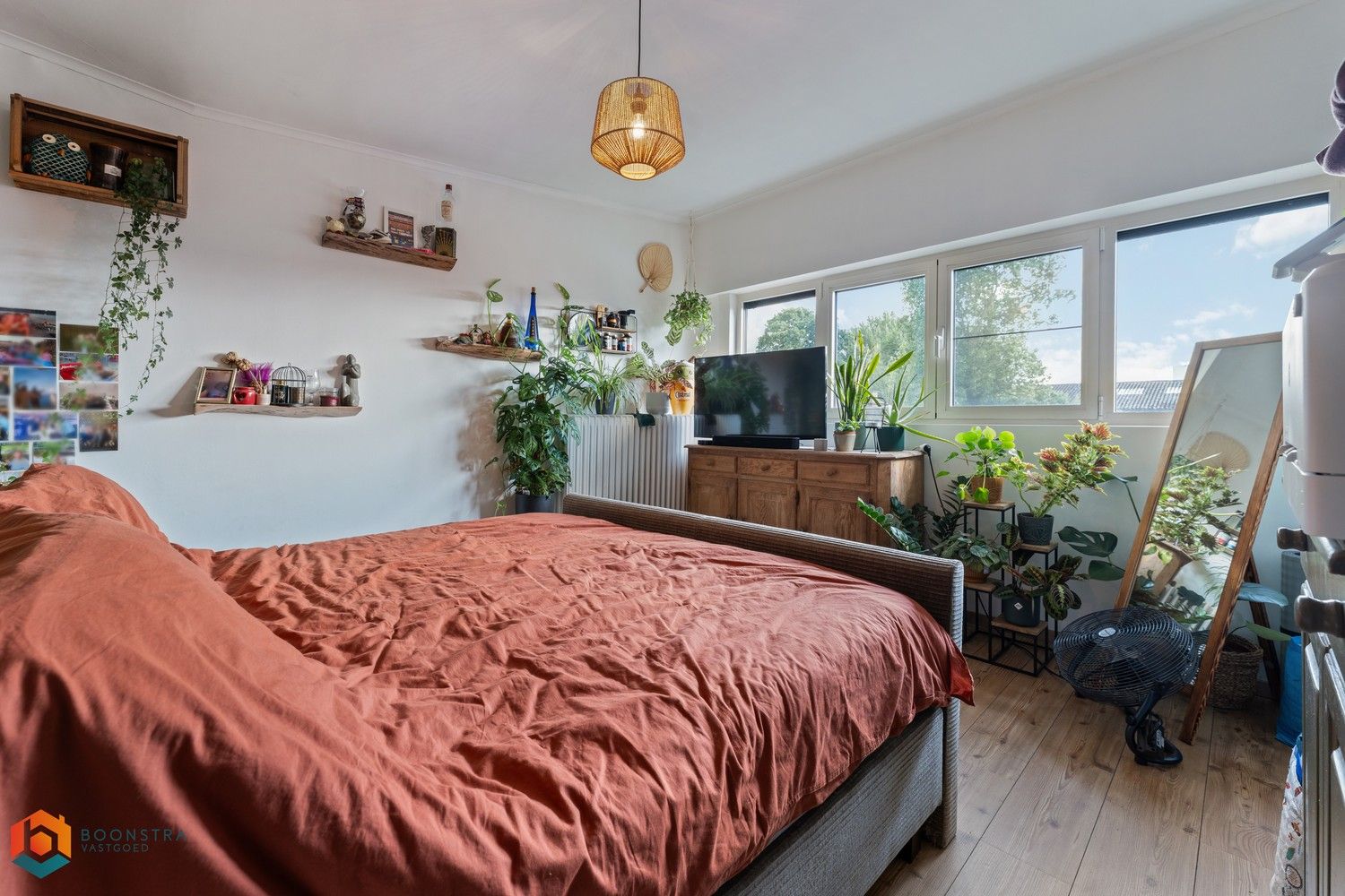 Woonst met zeer ruim magazijn van 1600 m² op een uitstekende locatie foto 12