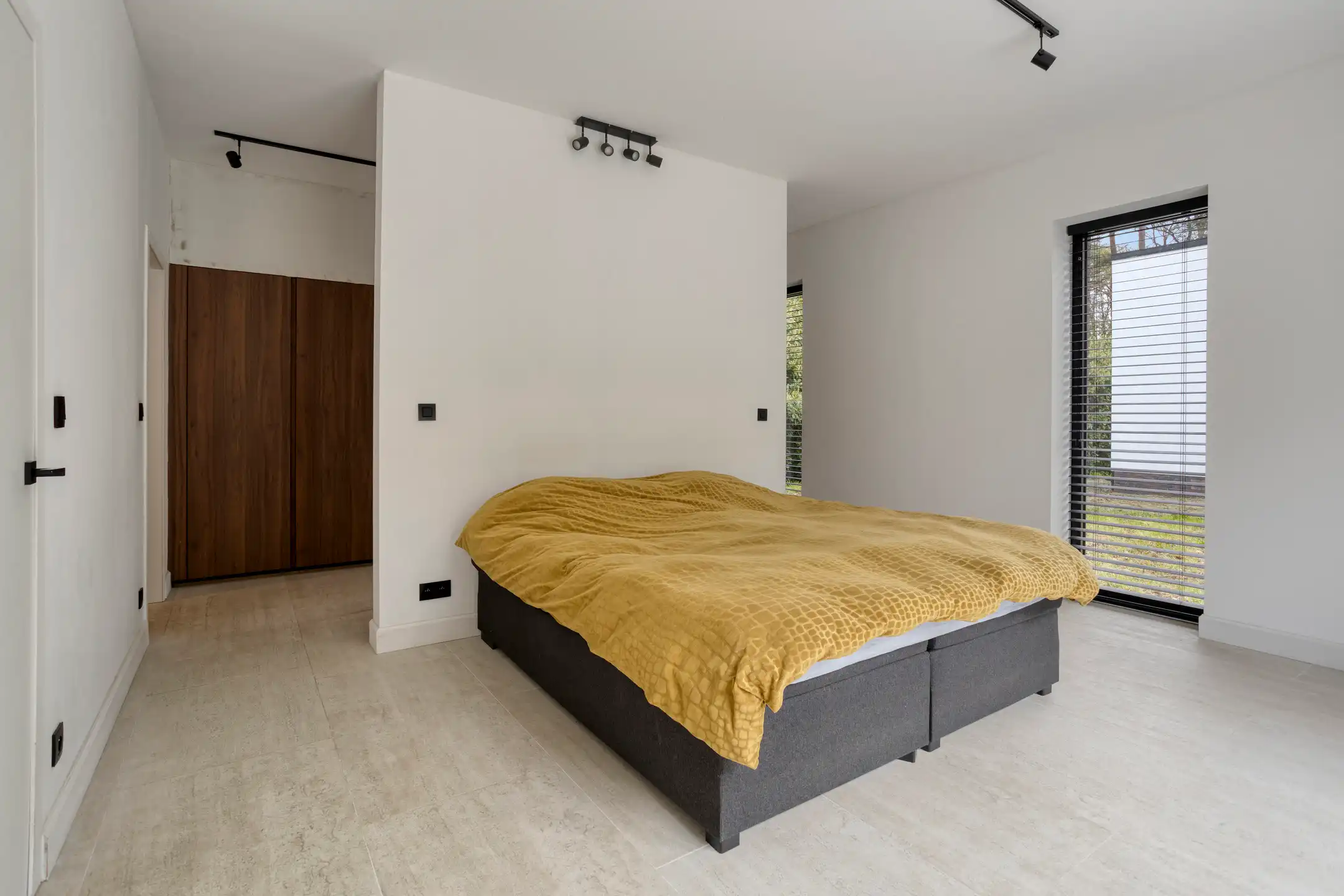 Riante villa met bijgebouw en aangrenzende bouwgrond op uniek perceel  foto 16