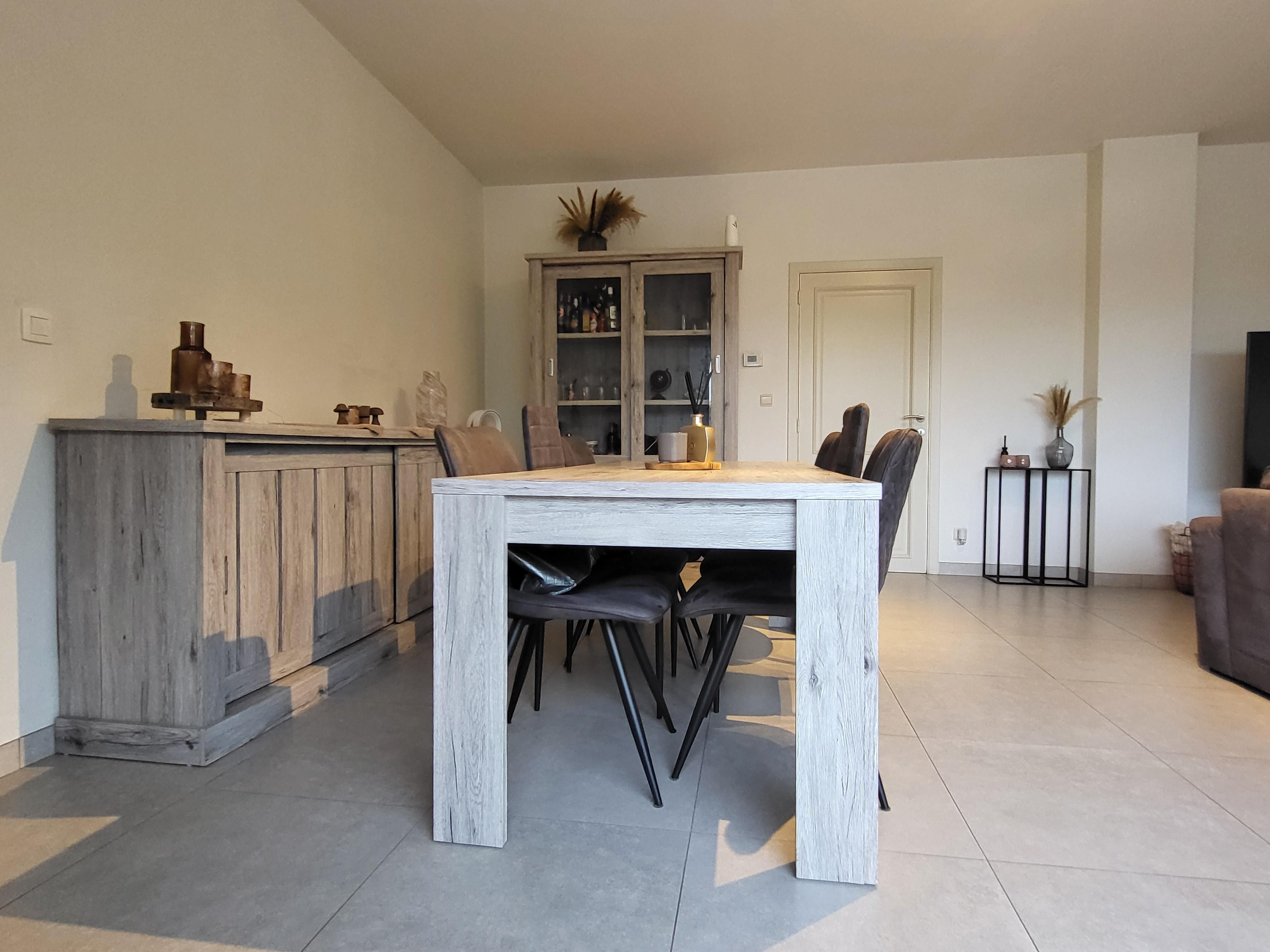 Prachtige koppelwoning met zonnige oprit/ terras, garage en 2 autostaanplaatsen.  foto 8