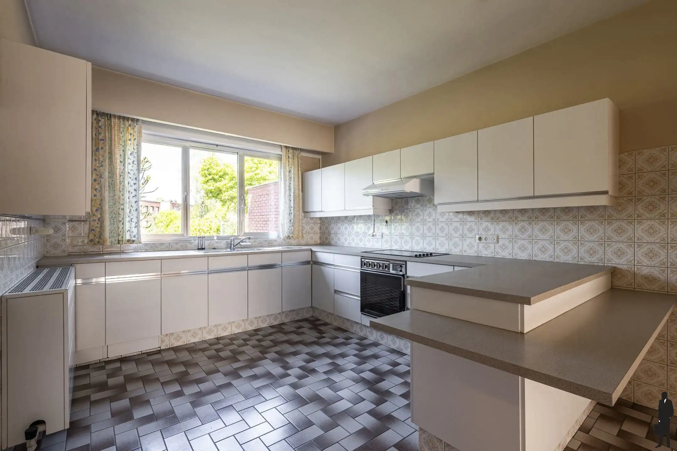 Op te frissen woning met 4 slpk en zuidwestgerichte tuin foto 12
