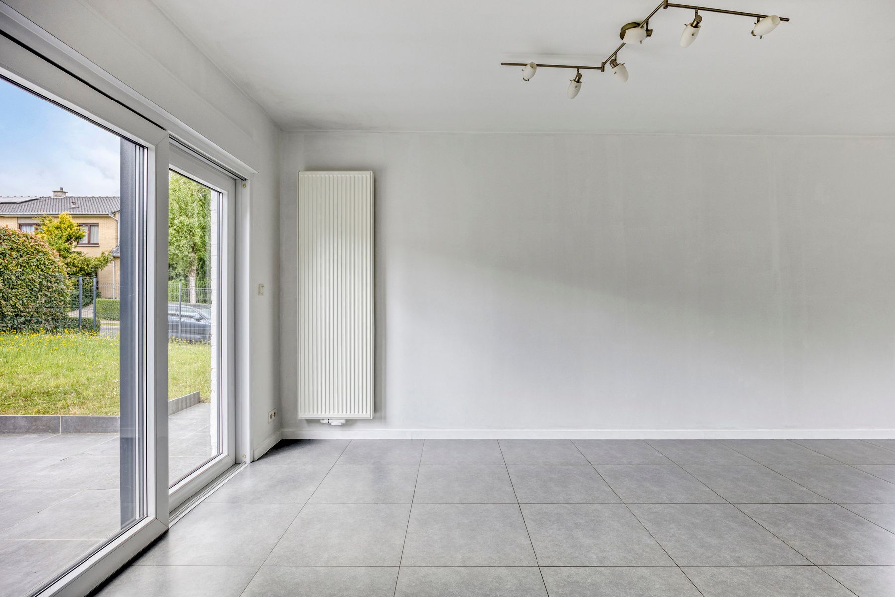 Gezinswoning met 3 slaapkamers, tuin en garage nabij centrum foto 4