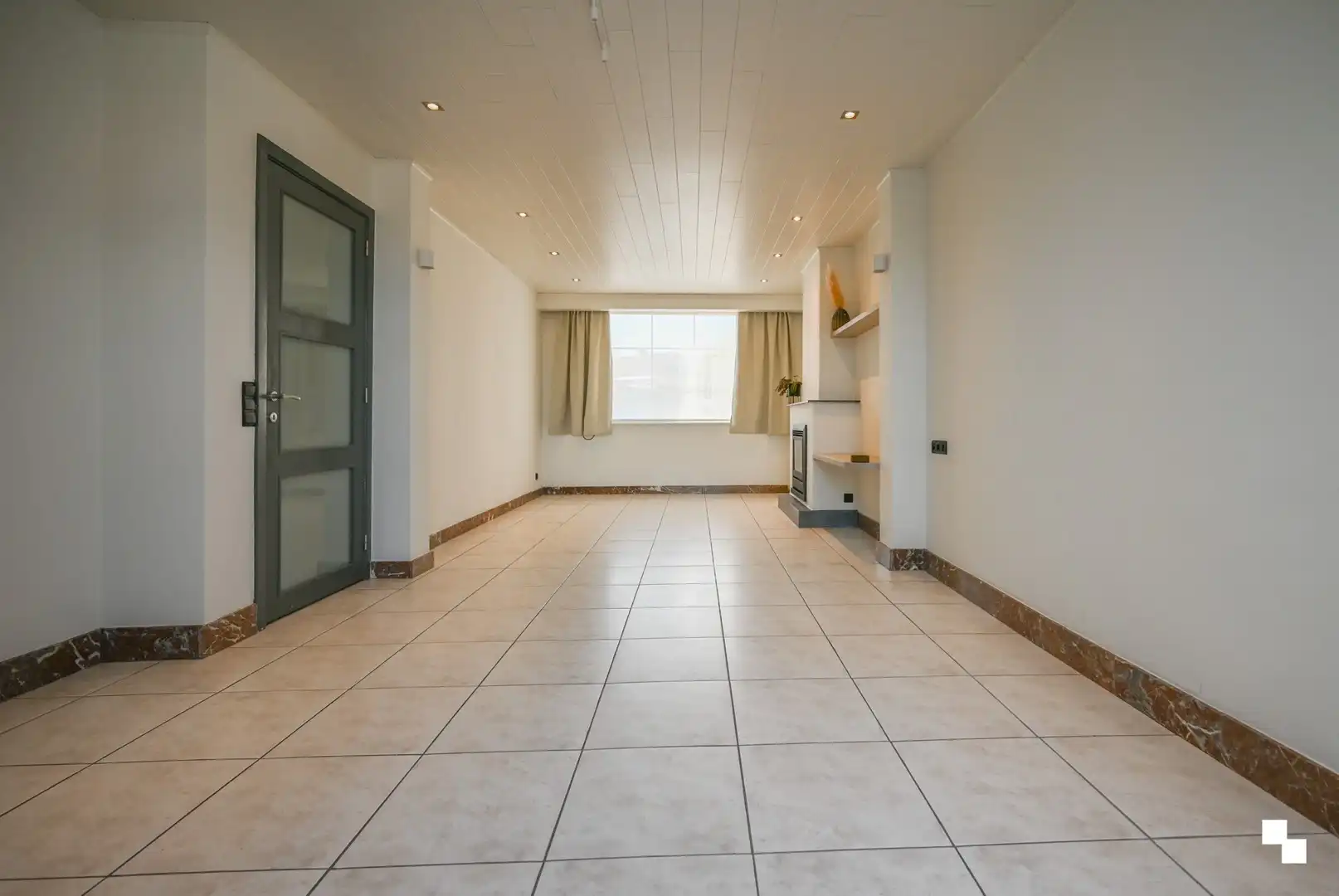 Rijwoning met uitweg achteraan en ruime garage te Izegem foto 6