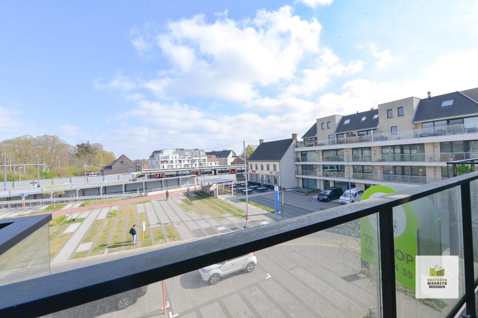 Energiezuinig appartement met 2 slpk en ruim terras op het Stationsplein foto 2