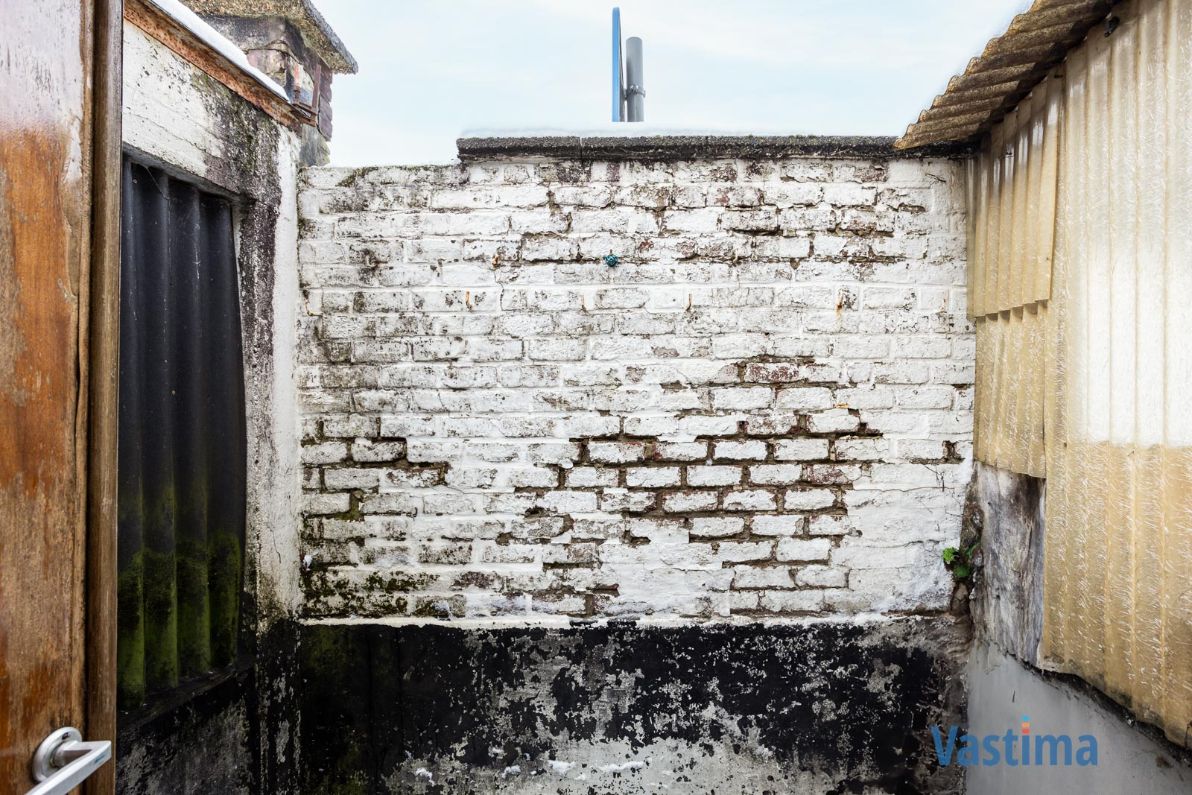 Te renoveren gezinswoning met potentieel op een gunstige locatie foto 19