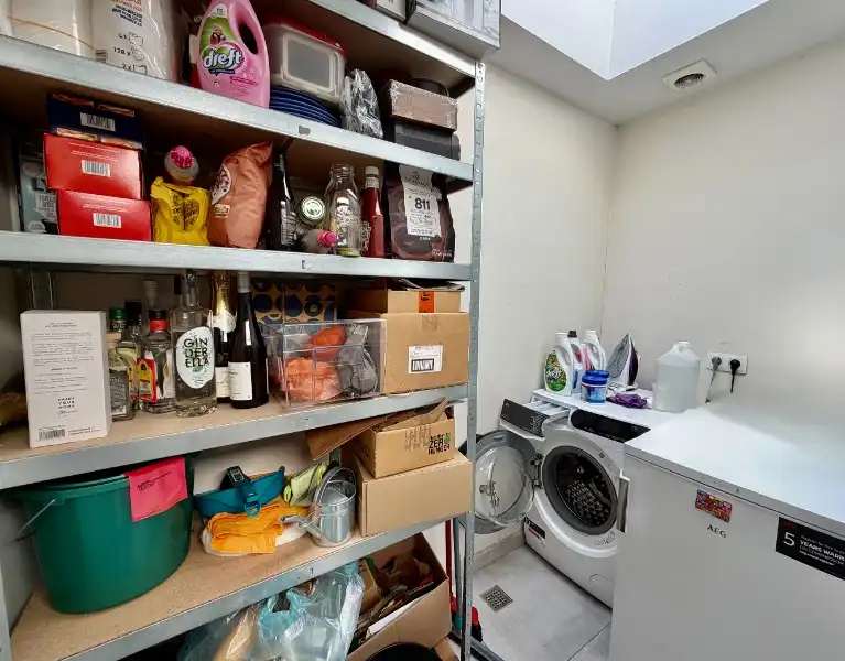 NABIJ STATION GENT SINT PIETERS, GERENOVEERDE RIJWONING MET 2 SLAAPKAMERS foto 6