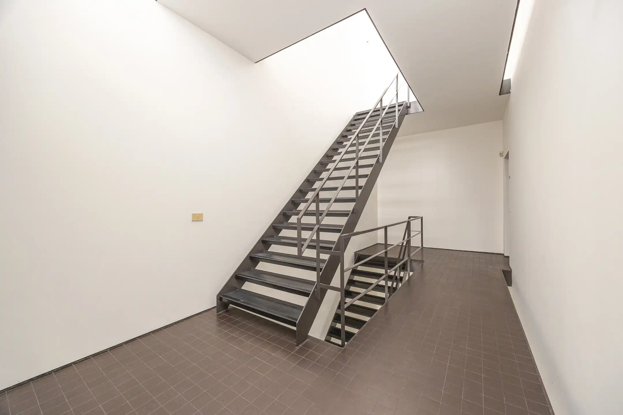 WILRIJK - Modernistisch huis op centrale locatie foto 5