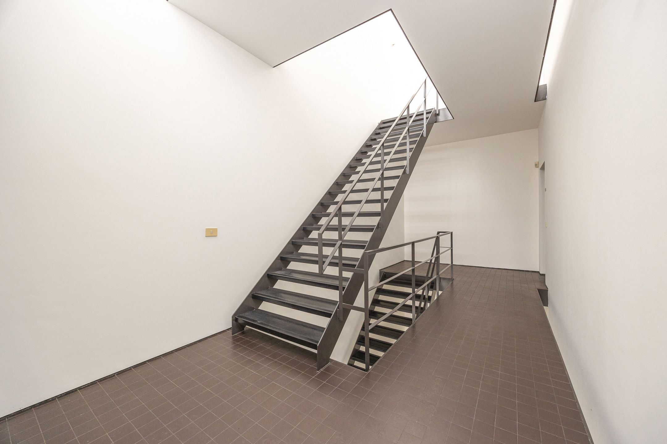 WILRIJK - Modernistisch huis op centrale locatie foto 5