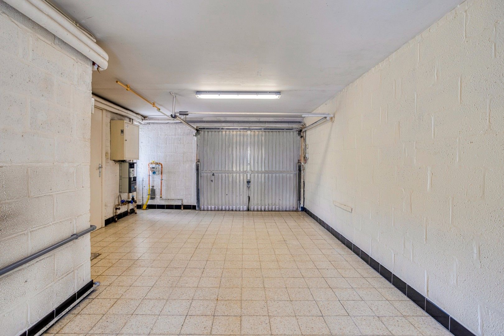 Op te frissen woning met kantoorruimte en garage te Sint-Michiels foto 21