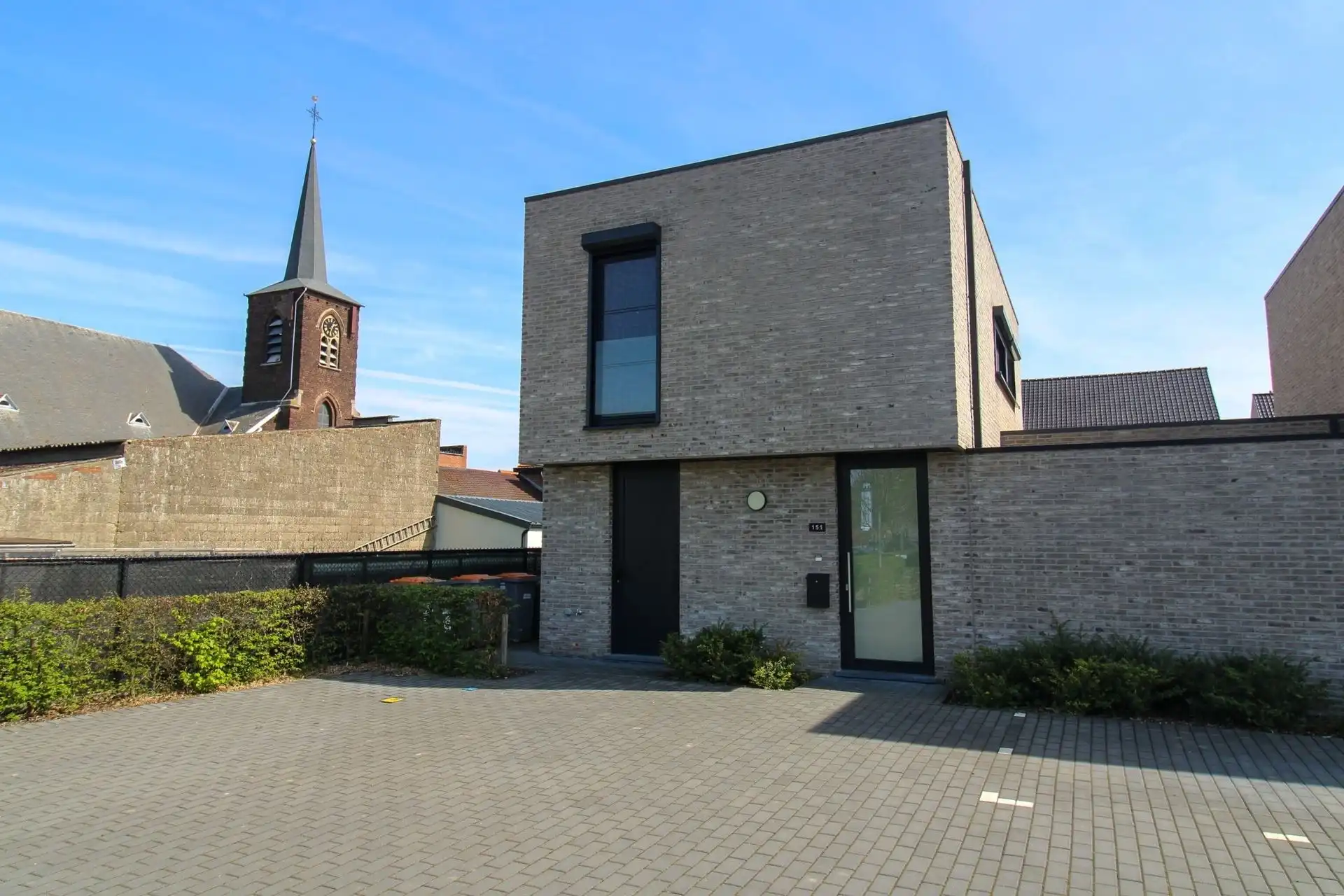 Instapklare patiowoning met 3 slaapkamers en 2 autostaanplaatsen in het rustige Uikhoven/Maasmechelen! foto 2