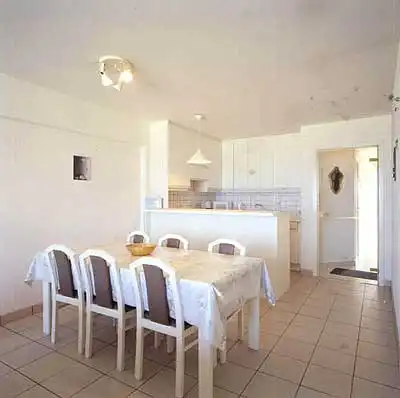 APPARTEMENT MET DRIE SLAAPKAMERS MET FRONTAAL ZEEZICHT GELEGEN TUSSEN DE ESPLANADE EN DE ZEELAAN foto 4