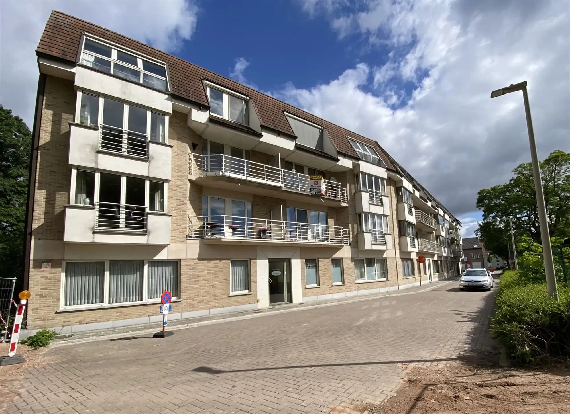 Tweeslaapkamer appartement met garage, centrum Evergem foto {{pictureIndex}}