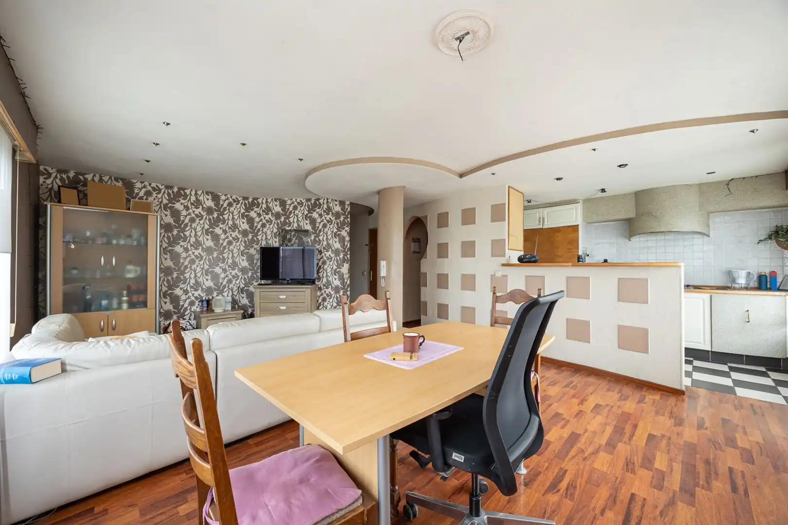 Te renoveren hoekappartement ca. 99m2 op centrale locatie foto 4