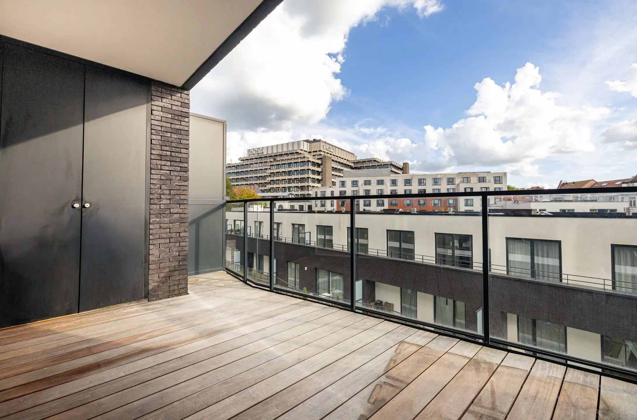 Appartement met 2 slaapkamers, grote terrass & parkeerplaats foto 16