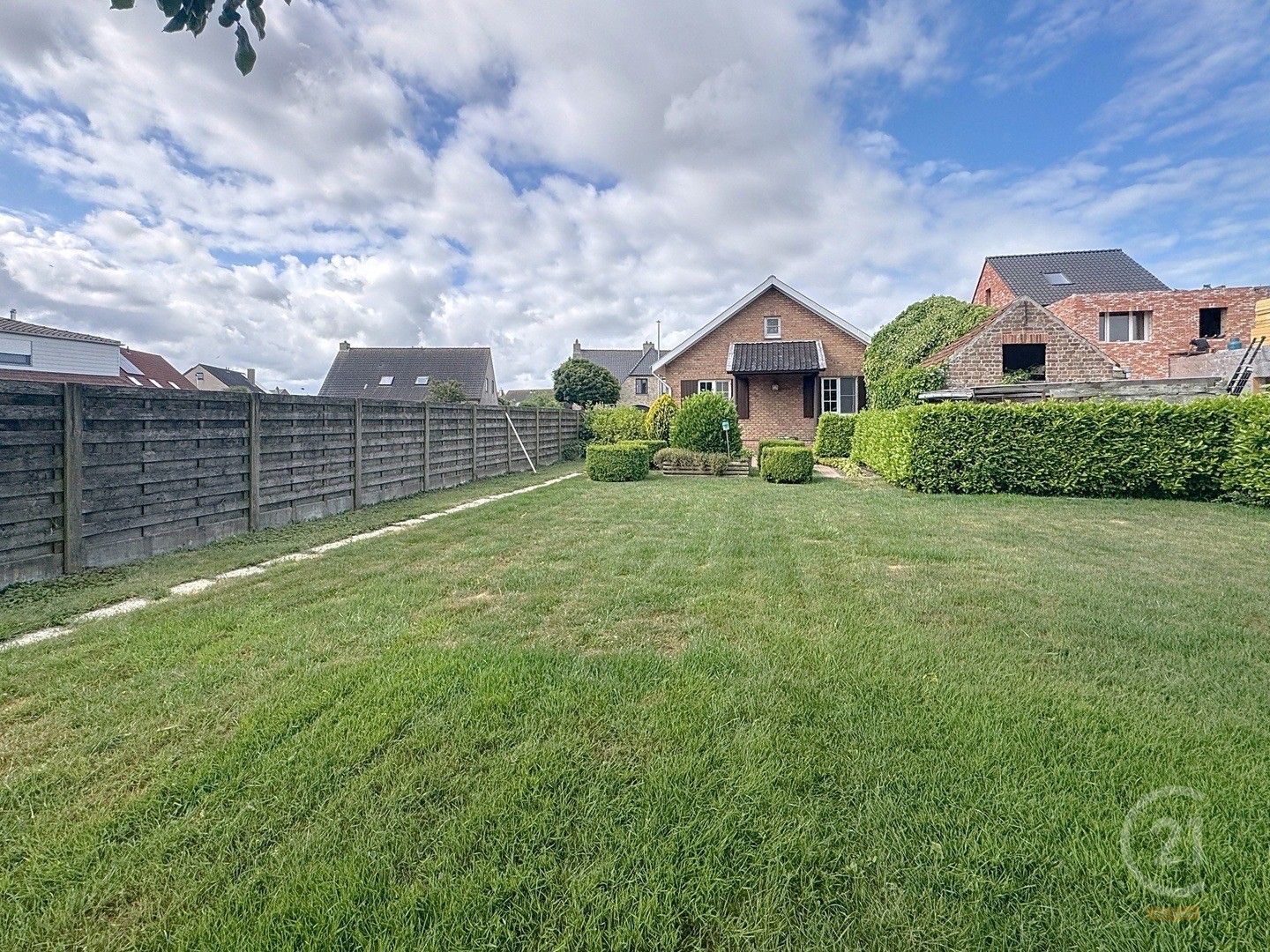 Hoofdfoto van de publicatie: Karaktervolle woning met ruime tuin in het centrum van Leffinge