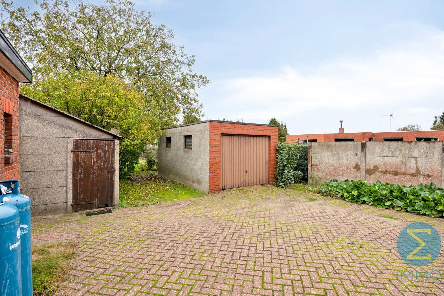 Rustig gelegen te renoveren woning met 3 slpks op 855 m² foto 25